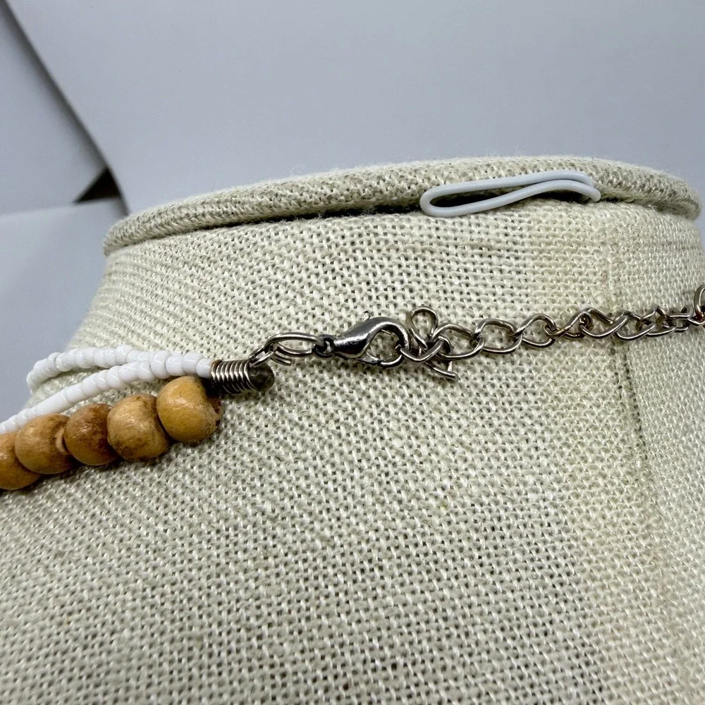 Unbranded necklace features